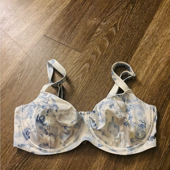 Victoria’s Secret Blue and White Women's Bikini Top - Picture 1 of 3